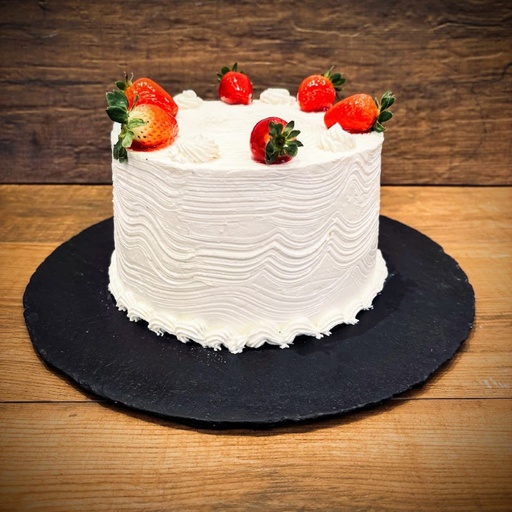 Torta Ninho com Morango  